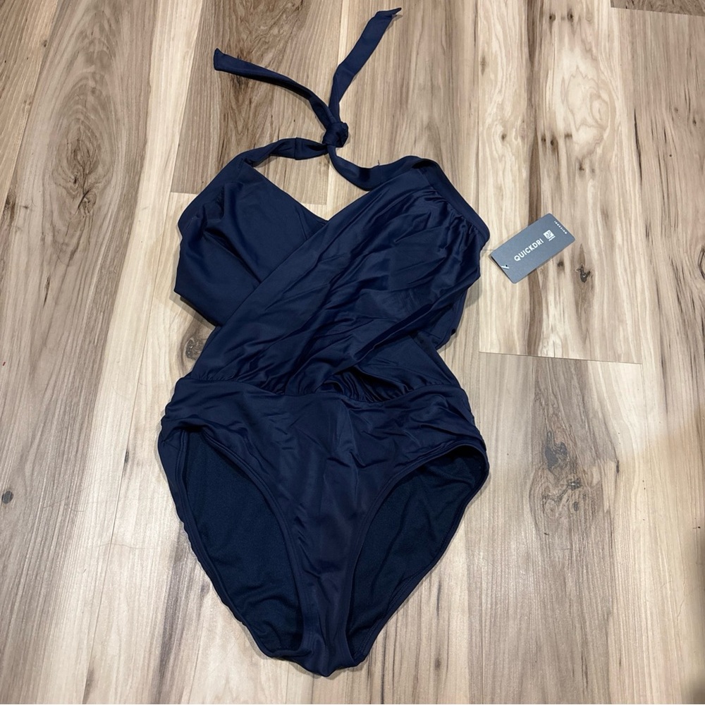 NEW Athleta Hampton Twist One Piece Swimsuit Navy Blue Size 32B 32C Built In Bra - Picture 3 of 10